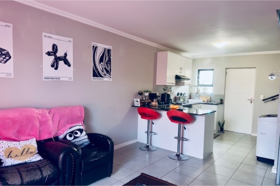 2 Bedroom Property for Sale in Zonnendal Western Cape